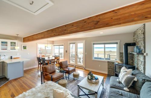 Warm Beach House | Coastal PNW Home on Swimmable Beach with Hot Tub!