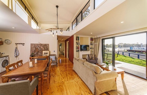 Wynyard Hotel | Coastal Pods Wynyard