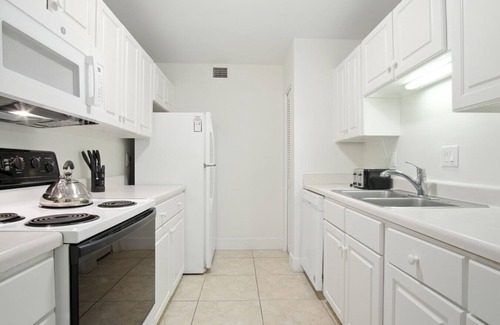 Harbour Town House | Coastal Retreat in Harbour Town - Pool, Sleeps 8