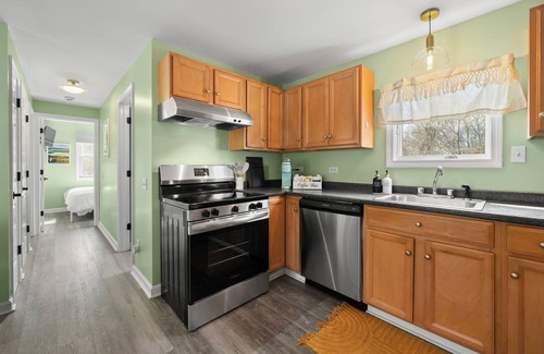 Pawcatuck Apartment | Coastal Retreat 2BR Near Beaches & Mystic