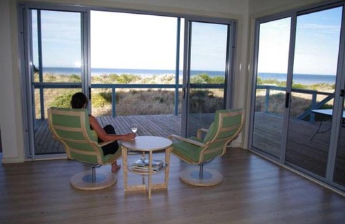 Minlacowie House | Coastal Retreat - Beachfront