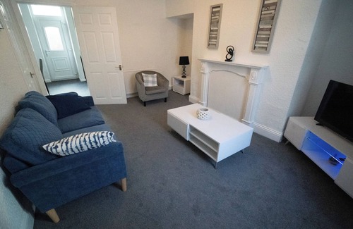 Seaham House | Coastal Retreat for Professionals - 5 mins drive to the beach.