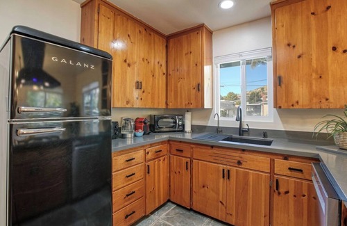 Pismo Heights House | Coastal Retreat | Hot Tub | Walk to Pismo