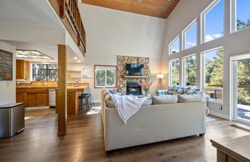 Marine Terrace House | Coastal Retreat King Beds Big Sur Cabin EVCharger