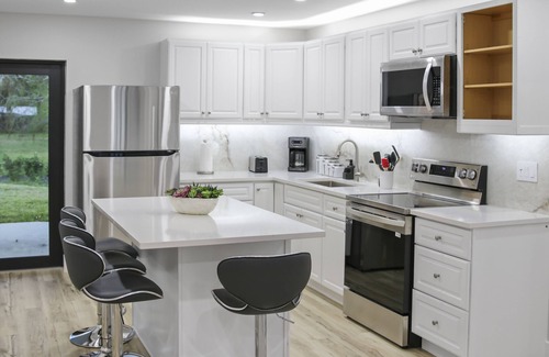 Rural Estates House | Coastal Retreat Naples, king beds, bbq, backyard