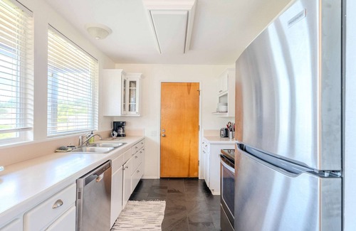 Newport House | Coastal Retreat, Ocean Views, Hot Tub | Sea Breeze