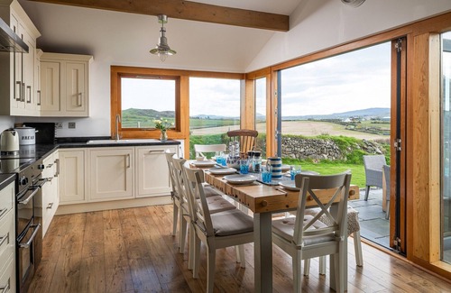 Garn Fadryn Cottage | Coastal Retreat on Wales Path with Sea Views