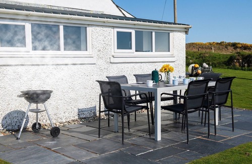 Garn Fadryn Cottage | Coastal Retreat on Wales Path with Sea Views