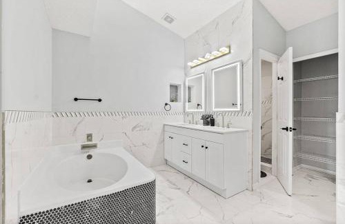 Palm Coast House | Coastal Retreat - Roomy, Relaxing, Pool
