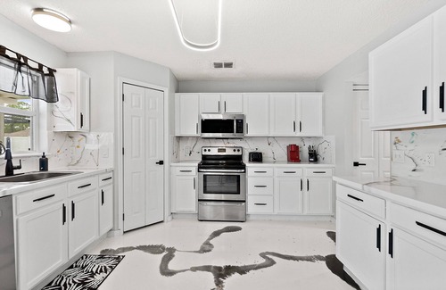Palm Coast House | Coastal Retreat - Roomy, Relaxing, Pool