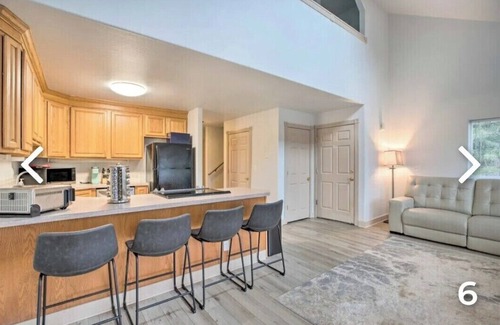 Otis House | Coastal Retreat, walk to Lake, mins to Ocean, Casino, Shopping