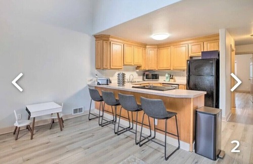 Otis House | Coastal Retreat, walk to Lake, mins to Ocean, Casino, Shopping