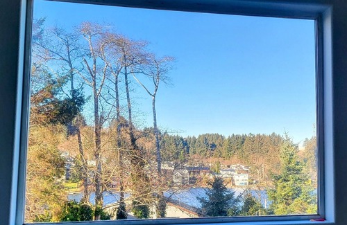 Otis House | Coastal Retreat, walk to Lake, mins to Ocean, Casino, Shopping