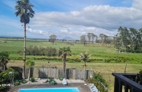 Matata House | COASTAL RETREAT WITH GREAT VIEWS AND ALL THE COMFORTS OF HOME