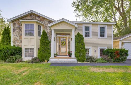 Southern Coast House | Coastal Retreat with Large Yard Less Than 1 Mi to Dtwn Saco!