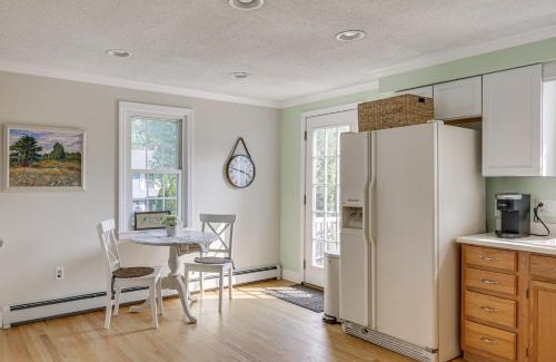 Southern Coast House | Coastal Retreat with Large Yard Less Than 1 Mi to Dtwn Saco!