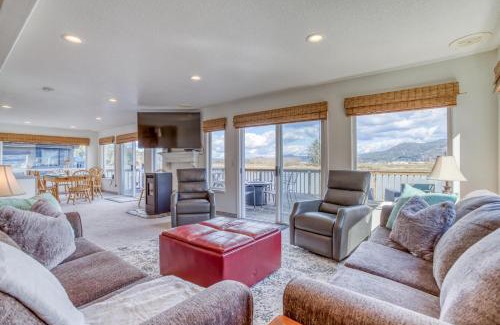 Nehalem House | Coastal River Haven - Meredith Lodging