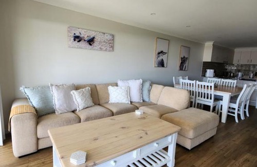 Sussex Inlet Apartment | Coastal Seabreeze
