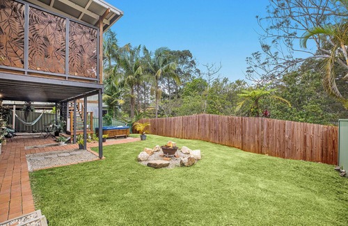 Valla Beach Apartment | Coastal self-contained unit, with Hot Tub! Pets welcome. 5 min walk to beach!