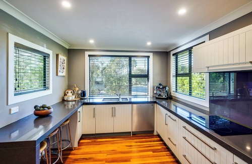 Te Awanga House | Coastal Serenade - Te Awanga Holiday Home