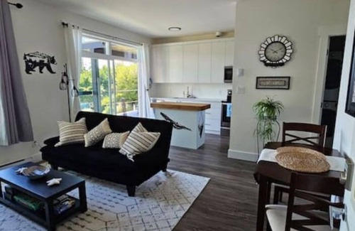 Sooke Apartment | Coastal Shores Oceanside Retreat