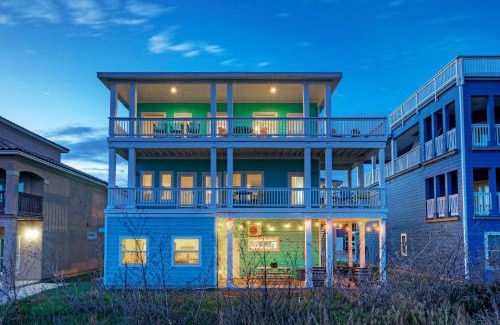 Safe Harbor House | Coastal Soiree Ocean Views Game Room Steps from Port Aransas Beaches