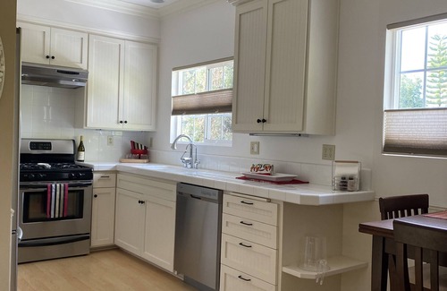 Carlsbad House | Coastal Studio Retreat! WALK TO BEACH! DRIVE 1 Min. TO BEACH! GREAT LOCATION!