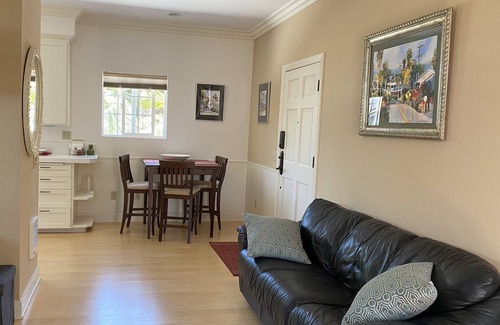 Carlsbad House | Coastal Studio Retreat! WALK TO BEACH! DRIVE 1 Min. TO BEACH! GREAT LOCATION!