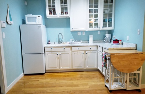 Palacios Apartment | Coastal Studio – Screened Porch, Bay Views & 1.5-Mile Lighted Seawall