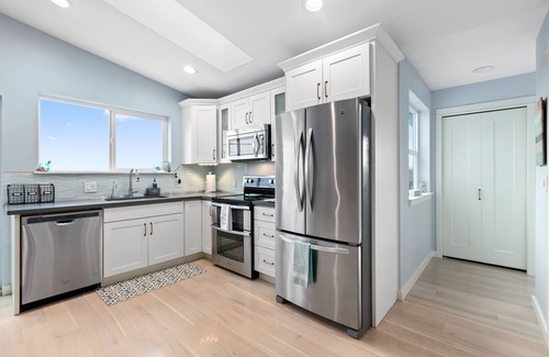 Genesee House | Coastal Style Cabana in West Seattle w/Downtown & Mountain Views