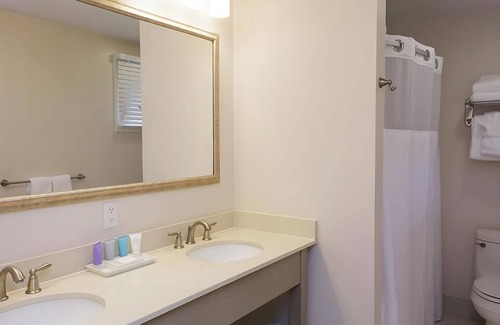 Silver Beach Hotel | Coastal-Style Retreat! Onsite Parking and Pools! Near Woods Hole Aquarium!