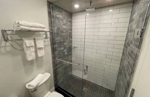 Grand Bend Apartment | Coastal Suites (Room 2) , Grand Bend