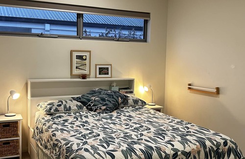 Spearwood House | Coastal Summer Family Retreat w/ Pool and 5 min From Coogee Beach