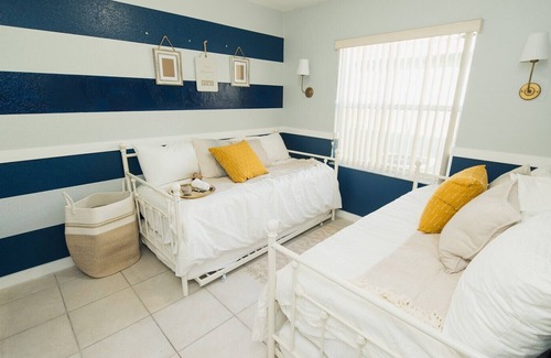 The Hammocks House | Coastal Theme | Entire house in family friendly area.