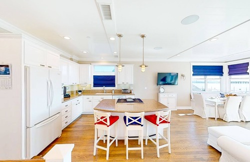 Old Towne House | Coastal-themed beachfront home with water views, grill, & beach access