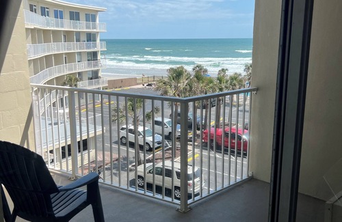South Peninsula Historic District Condo | Coastal Tides Ocean View Studio
