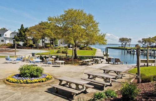 Pine Knoll Shores House | Coastal Tides Retreat - A Soundside Beacon's Reach Townhome in Pine Knoll Shores