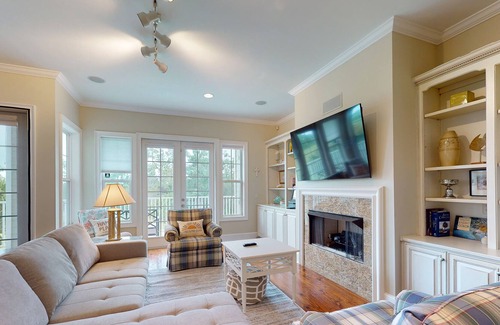 St. Marys House | Coastal townhome with screened patio, grill, bikes, kayaks, & boat slip