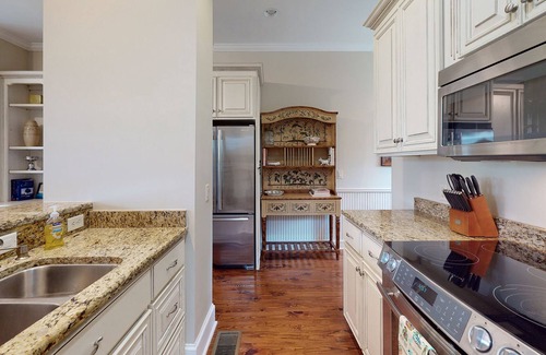 St. Marys House | Coastal townhome with screened patio, grill, bikes, kayaks, & boat slip