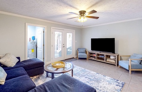 Panama City House | Coastal townhomes with private patio, full kitchen, near attractions, & W/D