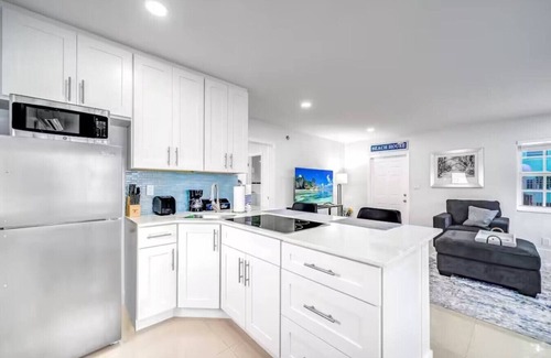 Coral Ridge Apartment | Coastal Unit .5 Miles to Beach!