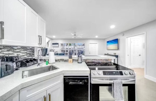Coral Ridge Apartment | Coastal Unit! .5 miles to Beach!