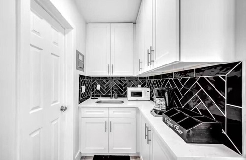 Coral Ridge Apartment | Coastal Unit! .5 miles to Beach!