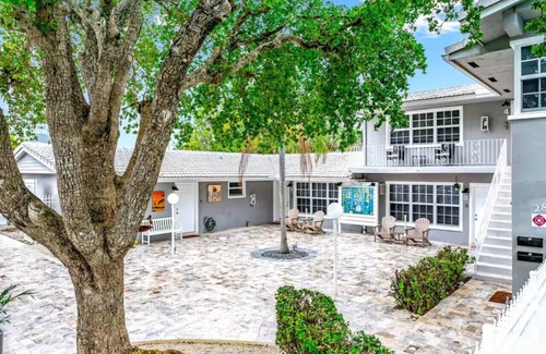 Coral Ridge Apartment | Coastal Unit! .5 miles to Beach!