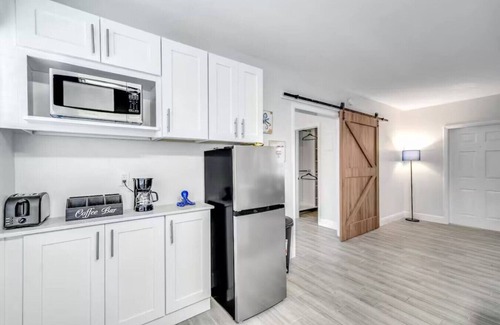 Coral Ridge Apartment | Coastal unit .5 miles to Beach!