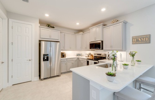 Venice Villa | Coastal Venice Villa w/Patio & Resort Amenities!