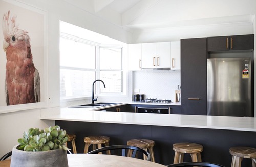 Bawley Point House | Coastal Vibe & Pool. Nestled halfway between the beach & shops.