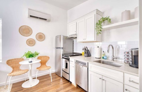 Kerns Apartment | Coastal Vibes Studio Kerns Eats & Coffee AC