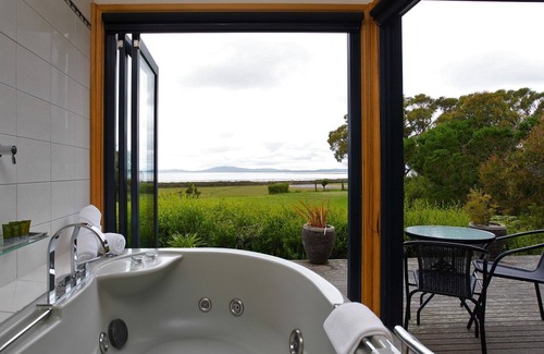 Yanakie Cabin | Coastal View Cabins, Luxury Spa Cabins, Wilsons Promontory