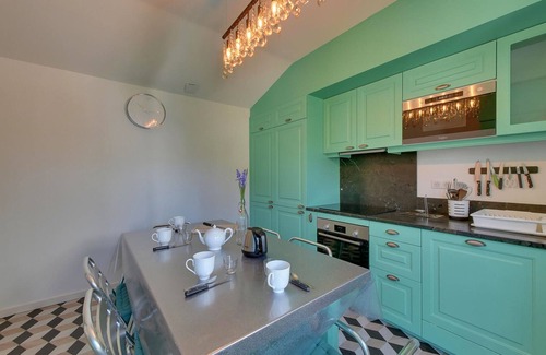 Quartier du Casino House | Coastal Villa with Garden, Near Beach & Casino – Sleeps 6, Pet Friendly